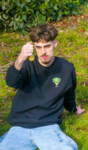 Cargar imagen en el visor de la galería, Sweat-shirt Le Dieu Cerf - Archaia Creations
