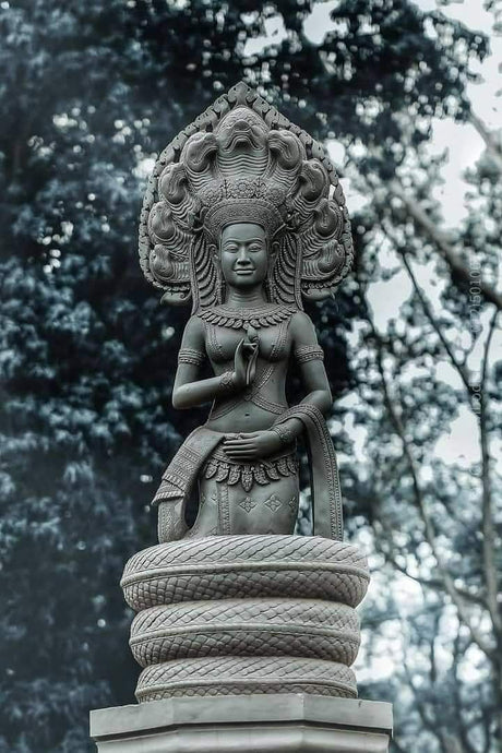 La Reine Légendaire Neang Neak : La Reine Serpent du Cambodge
